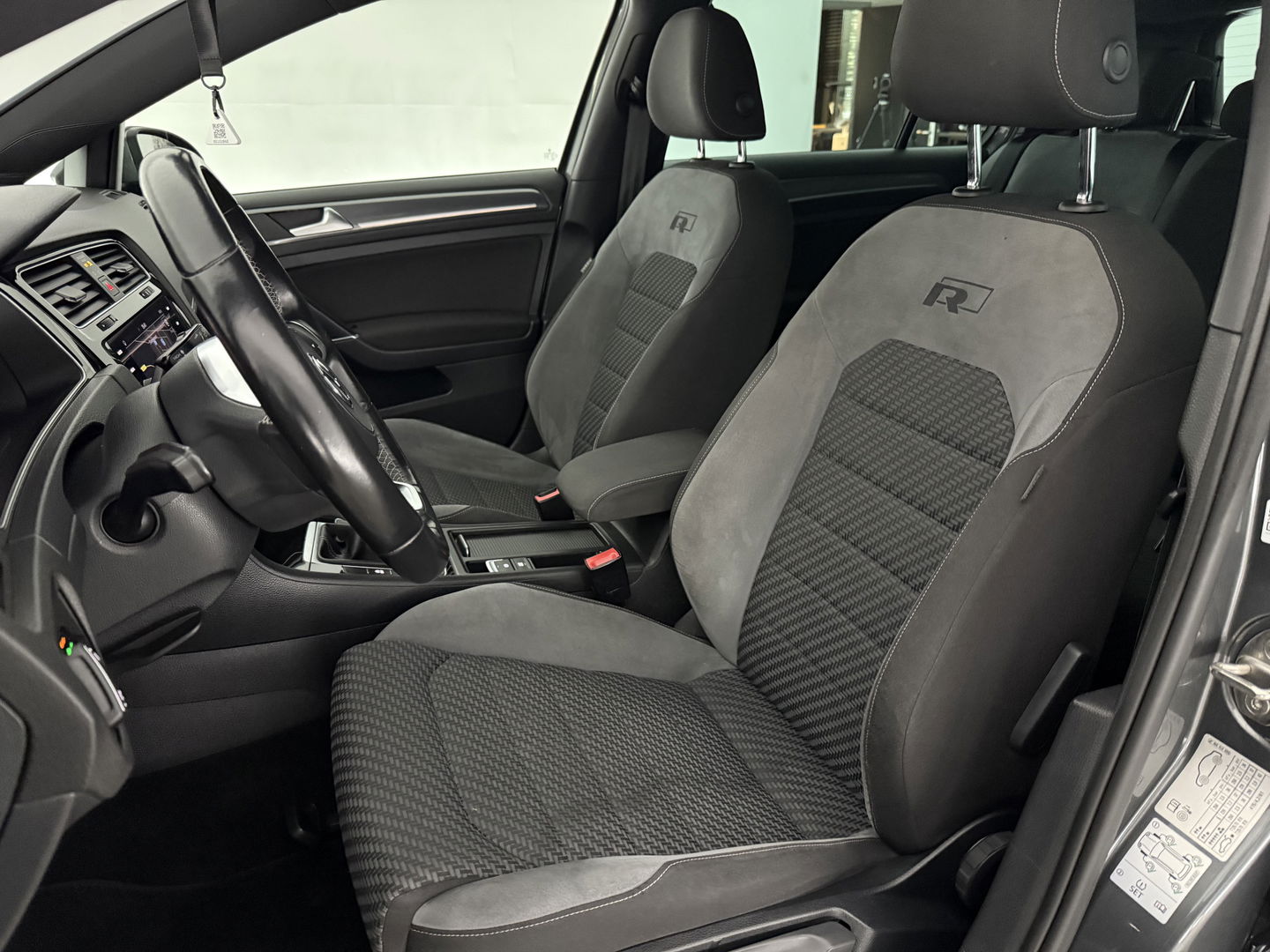 Volkswagen Golf 1.5 TSI 150PK R-line | Camera | Carplay | Adaptive Cruise | Virtual | LED | Parkeersens.