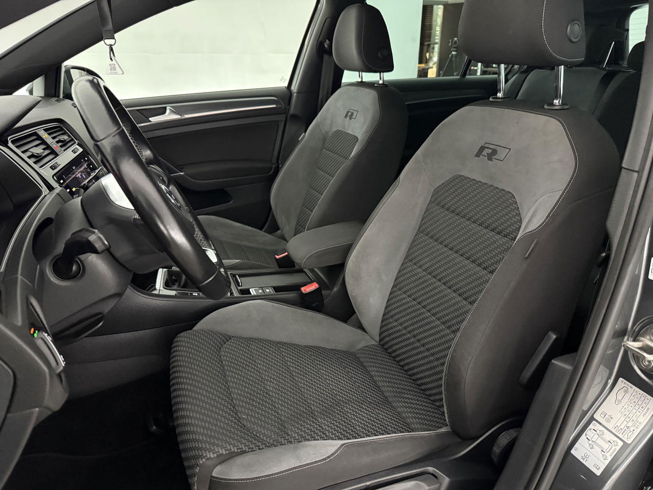 Volkswagen Golf 1.5 TSI 150PK R-line | Camera | Carplay | Adaptive Cruise | Virtual | LED | Parkeersens.