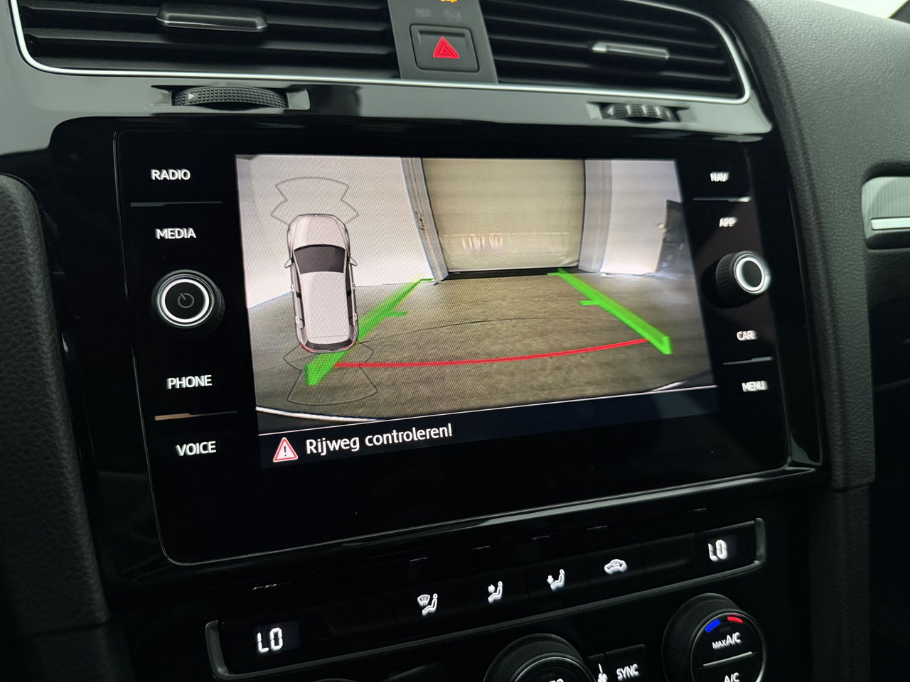 Volkswagen Golf 1.5 TSI 150PK R-line | Camera | Carplay | Adaptive Cruise | Virtual | LED | Parkeersens.