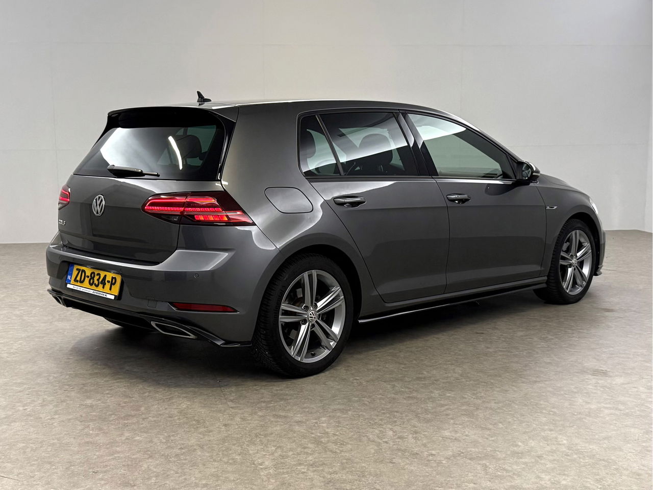 Volkswagen Golf 1.5 TSI 150PK R-line | Camera | Carplay | Adaptive Cruise | Virtual | LED | Parkeersens.