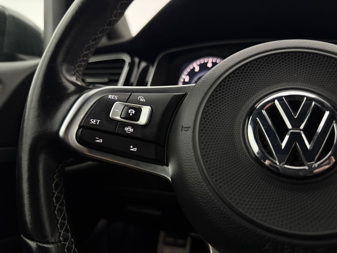 Volkswagen Golf 1.5 TSI 150PK R-line | Camera | Carplay | Adaptive Cruise | Virtual | LED | Parkeersens.