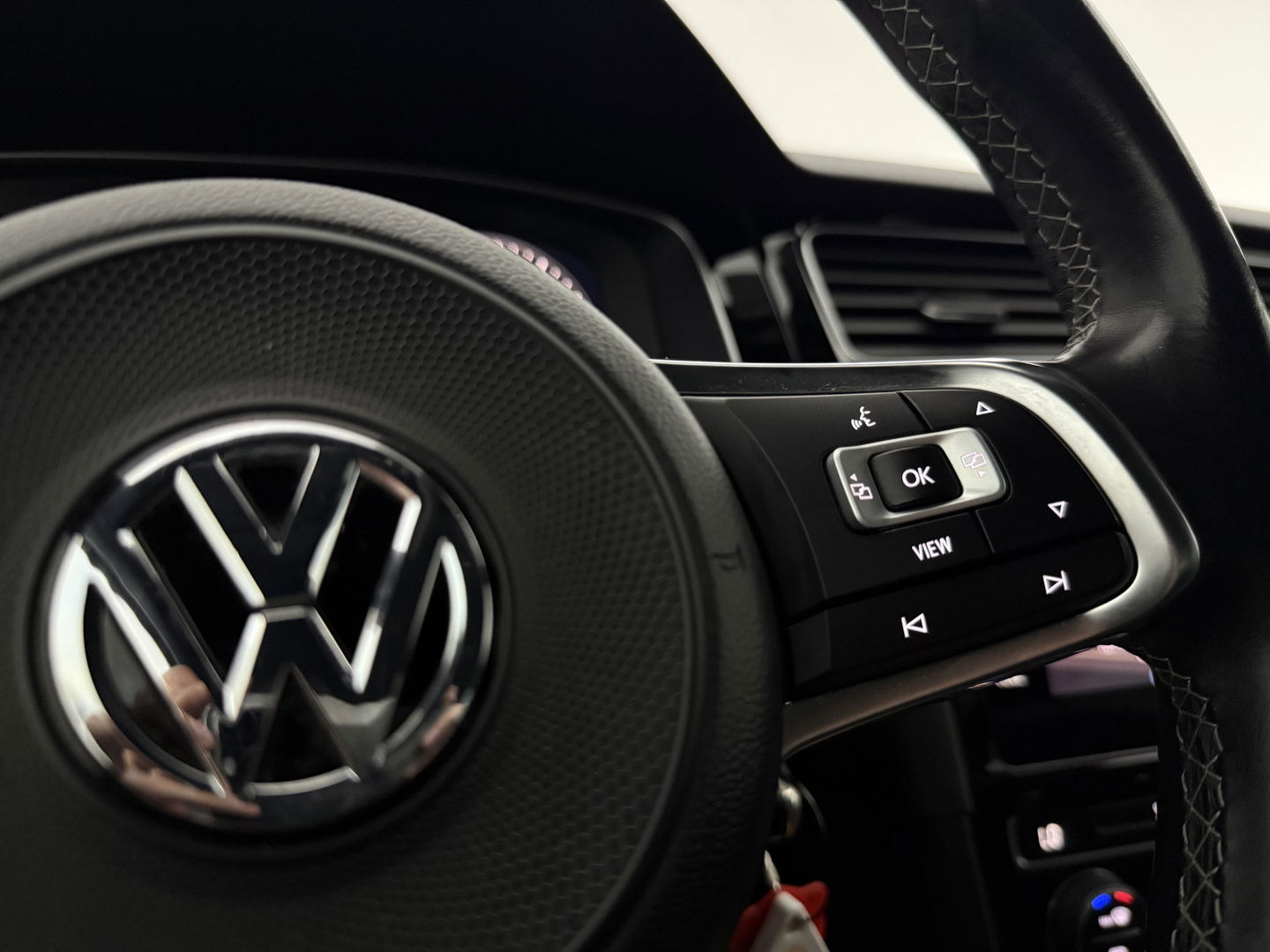 Volkswagen Golf 1.5 TSI 150PK R-line | Camera | Carplay | Adaptive Cruise | Virtual | LED | Parkeersens.