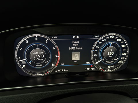 Volkswagen Golf 1.5 TSI 150PK R-line | Camera | Carplay | Adaptive Cruise | Virtual | LED | Parkeersens.