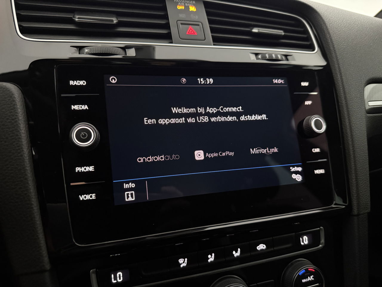 Volkswagen Golf 1.5 TSI 150PK R-line | Camera | Carplay | Adaptive Cruise | Virtual | LED | Parkeersens.