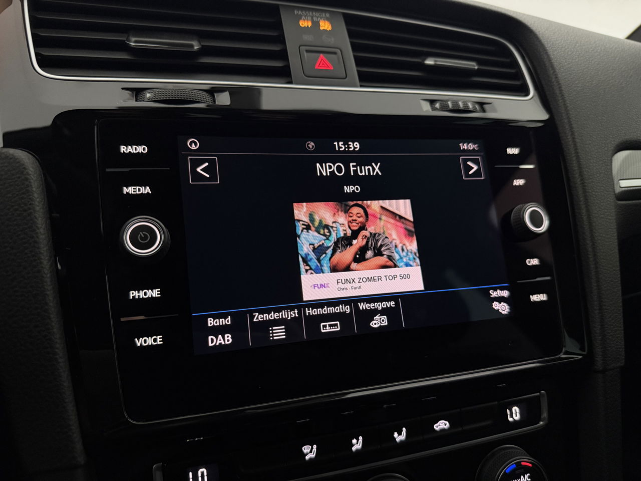 Volkswagen Golf 1.5 TSI 150PK R-line | Camera | Carplay | Adaptive Cruise | Virtual | LED | Parkeersens.
