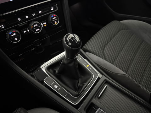 Volkswagen Golf 1.5 TSI 150PK R-line | Camera | Carplay | Adaptive Cruise | Virtual | LED | Parkeersens.