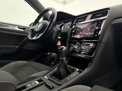 Volkswagen Golf 1.5 TSI 150PK R-line | Camera | Carplay | Adaptive Cruise | Virtual | LED | Parkeersens.