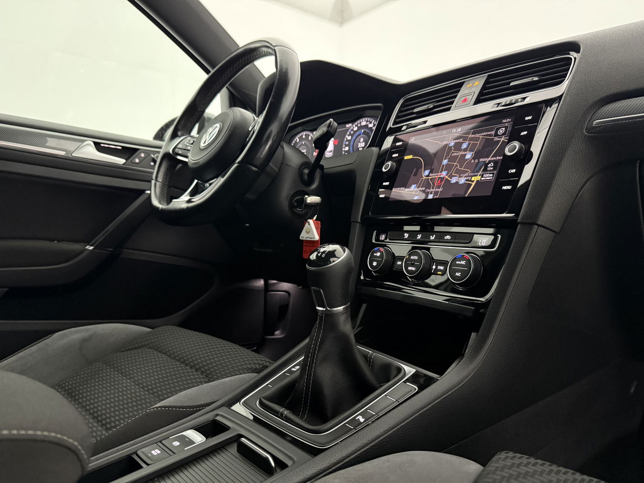 Volkswagen Golf 1.5 TSI 150PK R-line | Camera | Carplay | Adaptive Cruise | Virtual | LED | Parkeersens.