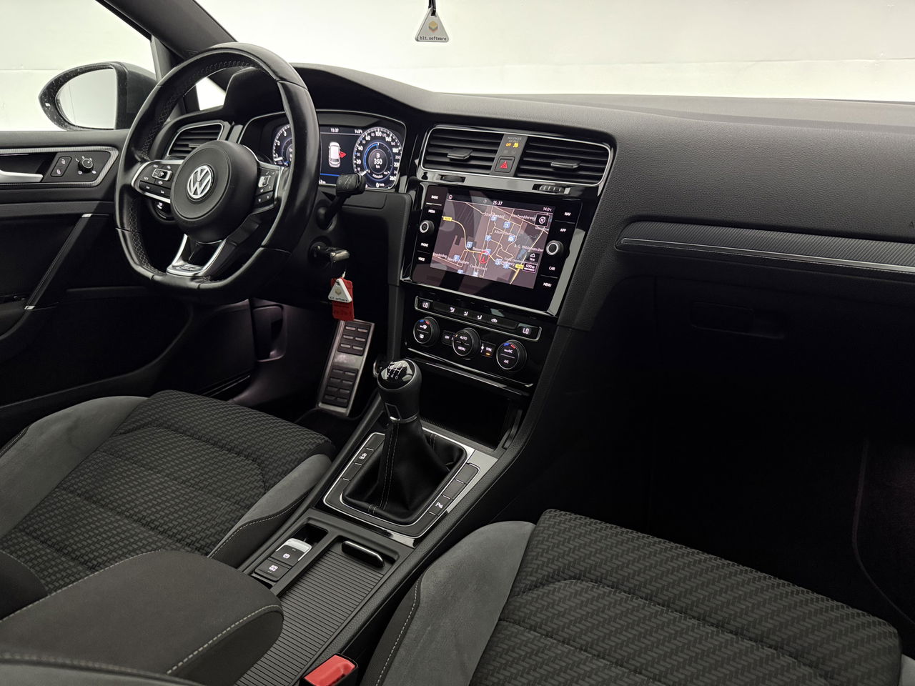 Volkswagen Golf 1.5 TSI 150PK R-line | Camera | Carplay | Adaptive Cruise | Virtual | LED | Parkeersens.
