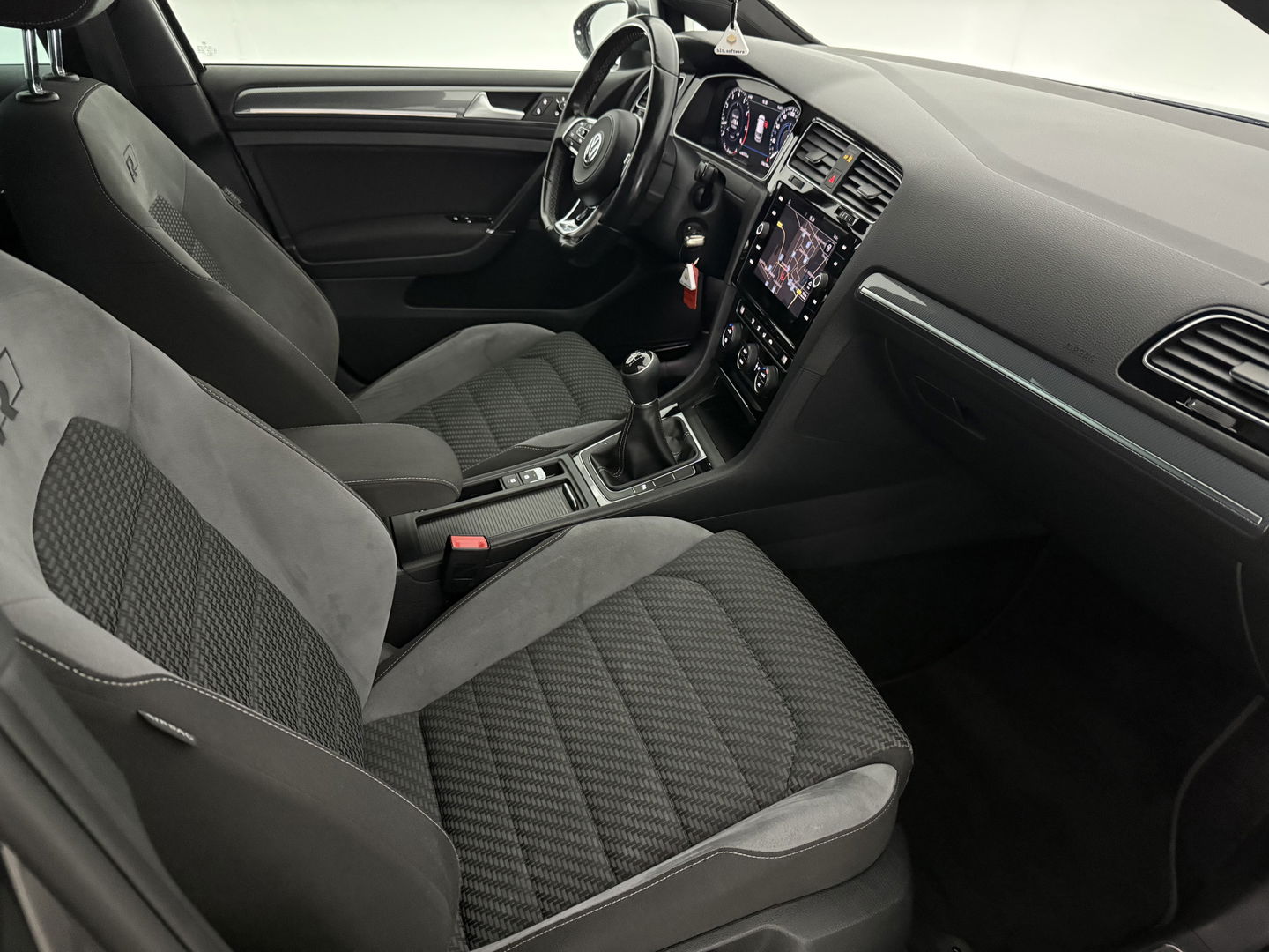Volkswagen Golf 1.5 TSI 150PK R-line | Camera | Carplay | Adaptive Cruise | Virtual | LED | Parkeersens.