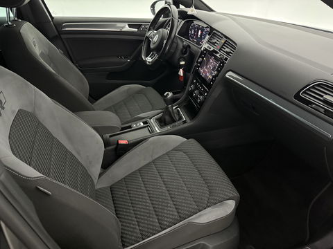 Volkswagen Golf 1.5 TSI 150PK R-line | Camera | Carplay | Adaptive Cruise | Virtual | LED | Parkeersens.