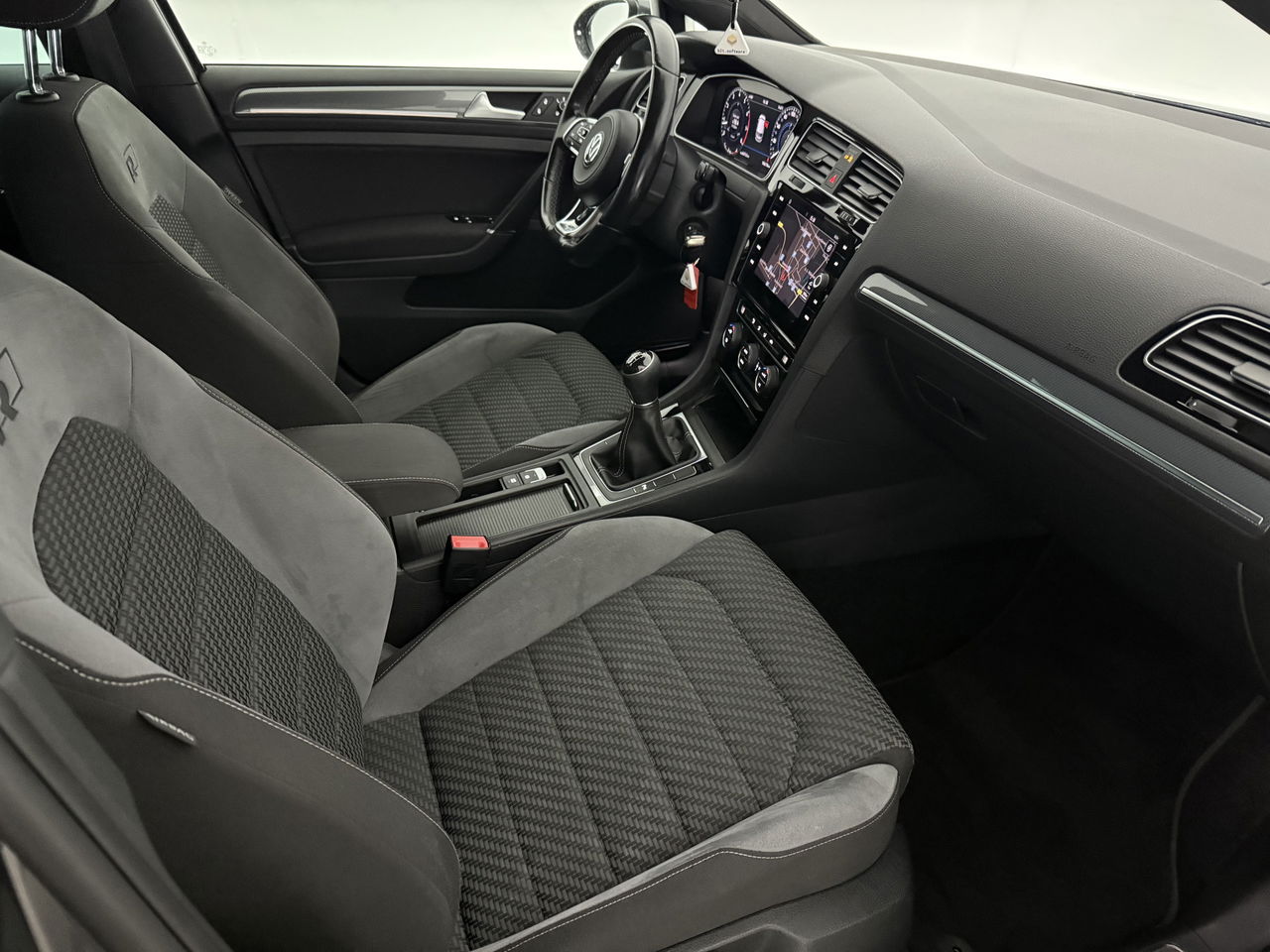 Volkswagen Golf 1.5 TSI 150PK R-line | Camera | Carplay | Adaptive Cruise | Virtual | LED | Parkeersens.