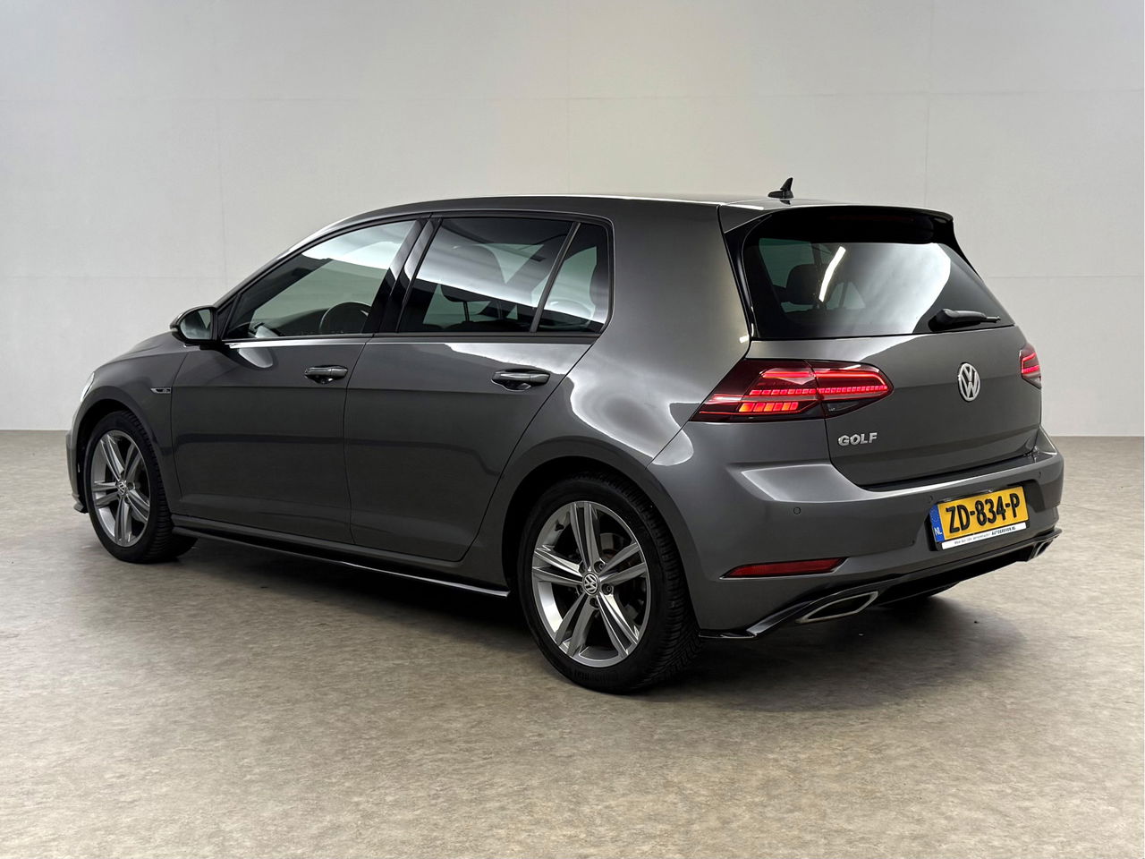 Volkswagen Golf 1.5 TSI 150PK R-line | Camera | Carplay | Adaptive Cruise | Virtual | LED | Parkeersens.