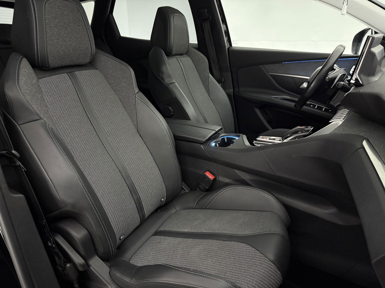 Peugeot 3008 1.2 PureTech | Sfeerverl. | 360° | Trekhaak | LED | Camera | Virtual Cockpit | Carplay | Cruisecontr.