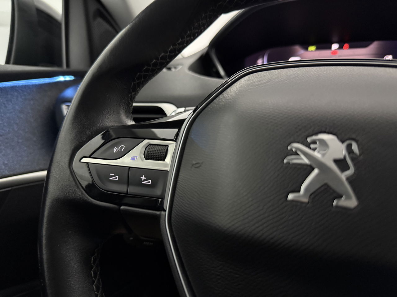 Peugeot 3008 1.2 PureTech | Sfeerverl. | 360° | Trekhaak | LED | Camera | Virtual Cockpit | Carplay | Cruisecontr.