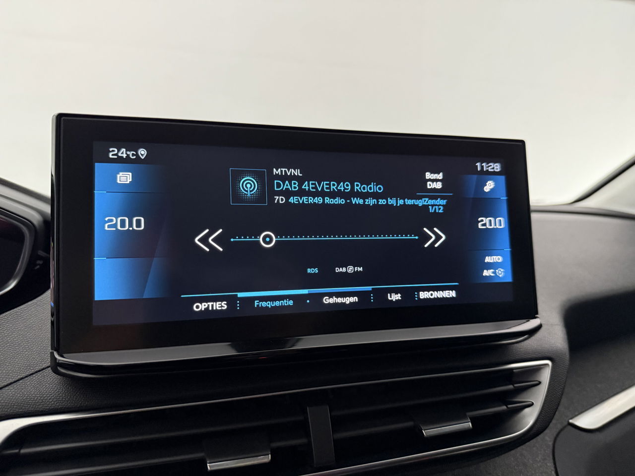 Peugeot 3008 1.2 PureTech | Sfeerverl. | 360° | Trekhaak | LED | Camera | Virtual Cockpit | Carplay | Cruisecontr.