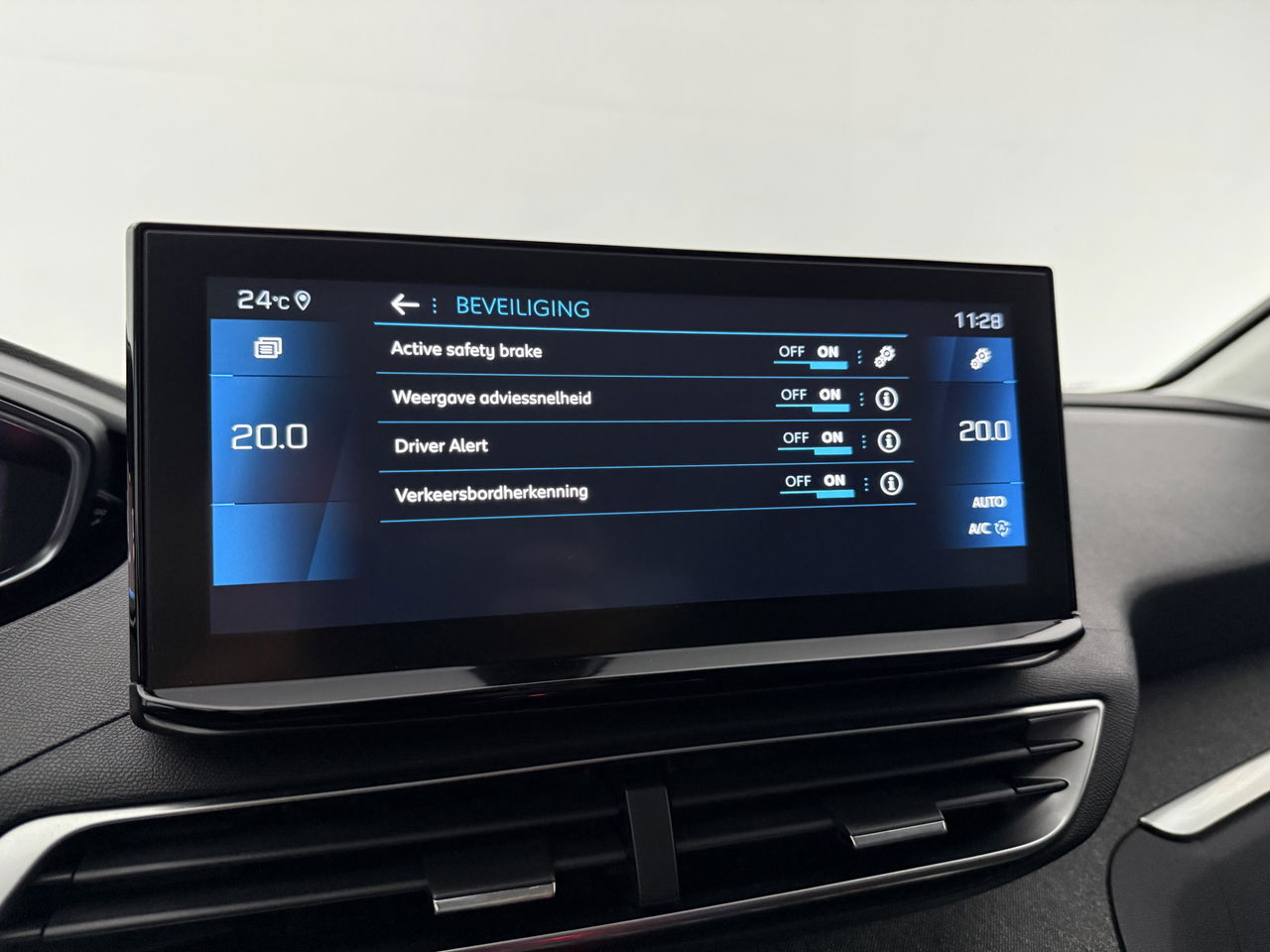Peugeot 3008 1.2 PureTech | Sfeerverl. | 360° | Trekhaak | LED | Camera | Virtual Cockpit | Carplay | Cruisecontr.