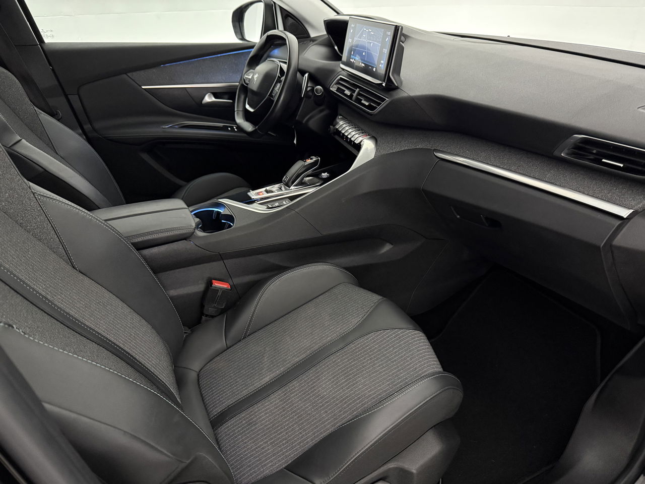 Peugeot 3008 1.2 PureTech | Sfeerverl. | 360° | Trekhaak | LED | Camera | Virtual Cockpit | Carplay | Cruisecontr.