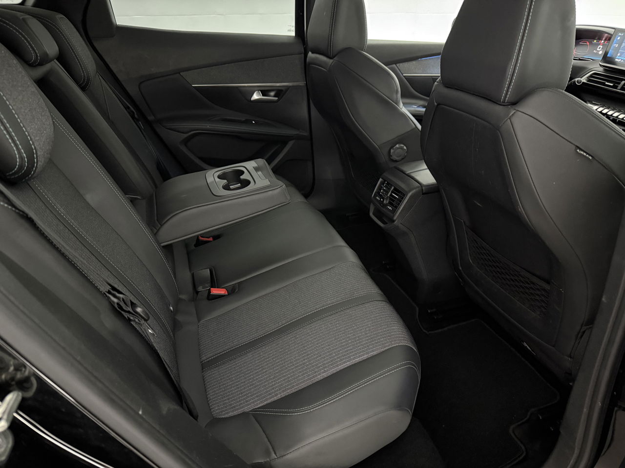 Peugeot 3008 1.2 PureTech | Sfeerverl. | 360° | Trekhaak | LED | Camera | Virtual Cockpit | Carplay | Cruisecontr.