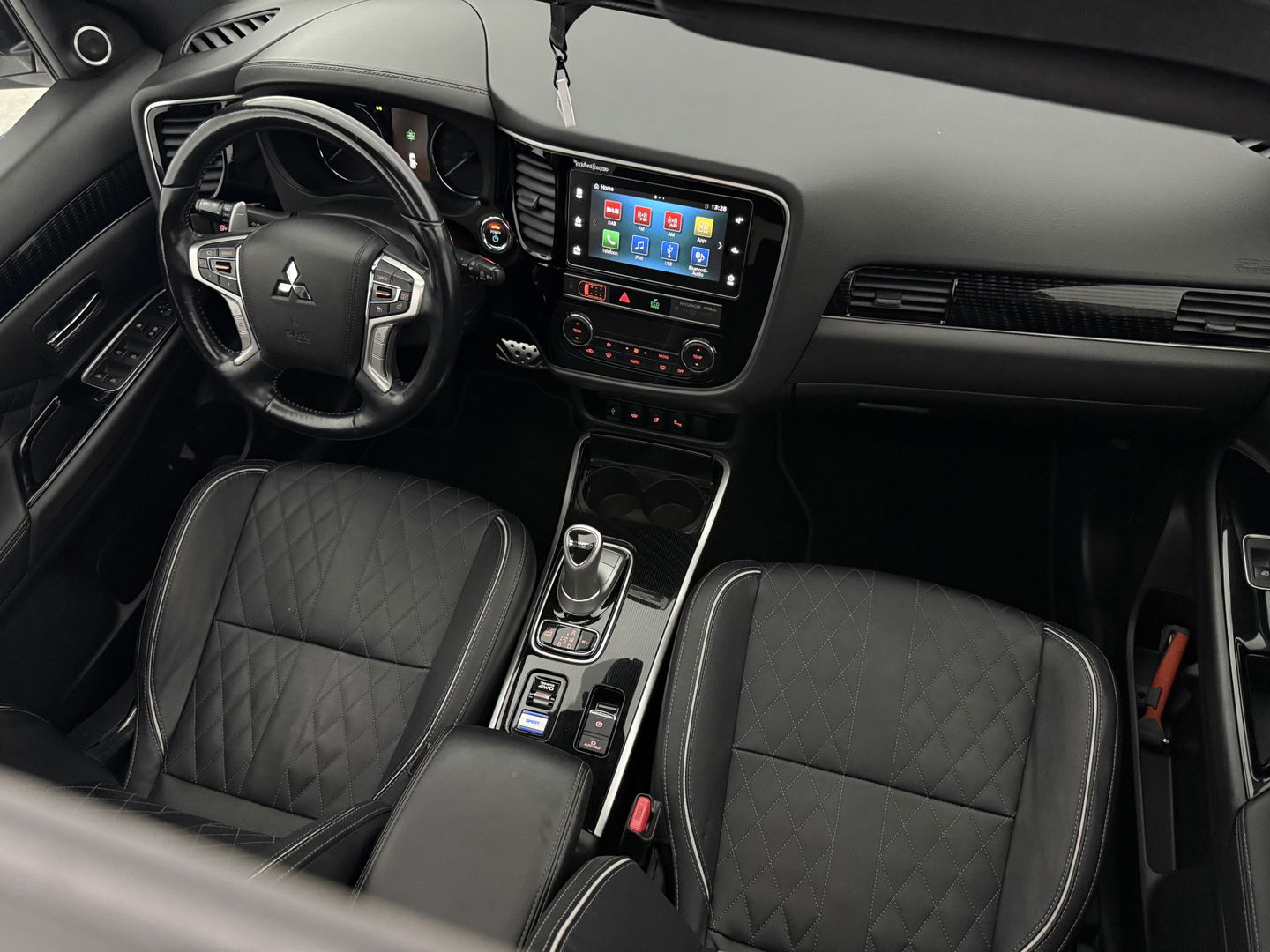 Mitsubishi Outlander 2.4 PHEV 210PK S-Edition 4WD | Pano | Parelmoer | 360° | LED | Carplay | Cruise | Stuur/Stoelverw. l Dodehoek