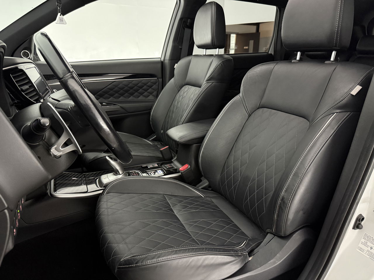 Mitsubishi Outlander 2.4 PHEV 210PK S-Edition | Panoramadak | Parelmoer | 360° | LED | Carplay | Cruisecontrol | Parkeersens.
