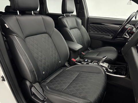 Mitsubishi Outlander 2.4 PHEV 210PK S-Edition 4WD | Pano | Parelmoer | 360° | LED | Carplay | Cruise | Stuur/Stoelverw. l Dodehoek