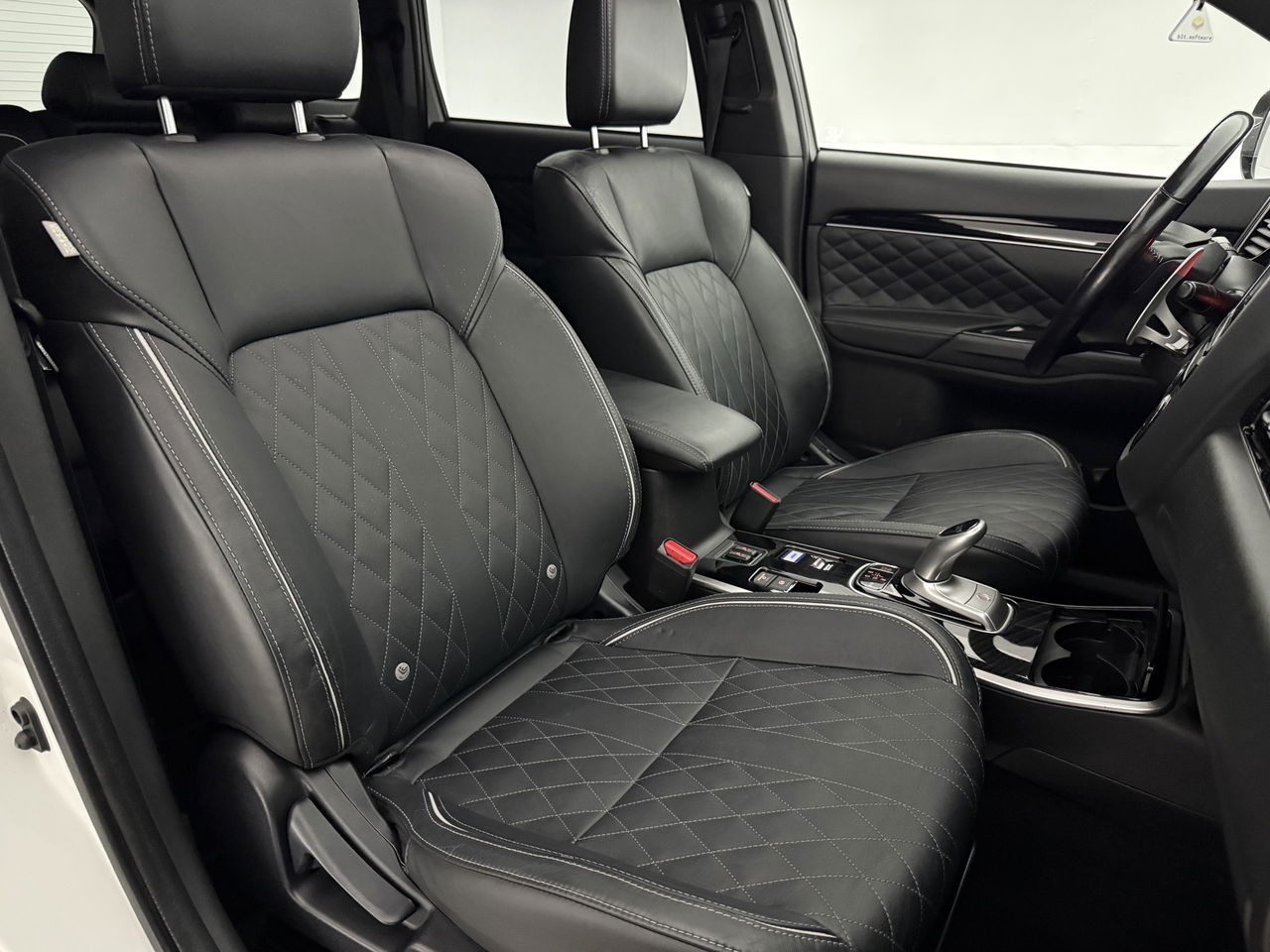Mitsubishi Outlander 2.4 PHEV 210PK S-Edition | Panoramadak | Parelmoer | 360° | LED | Carplay | Cruisecontrol | Parkeersens.
