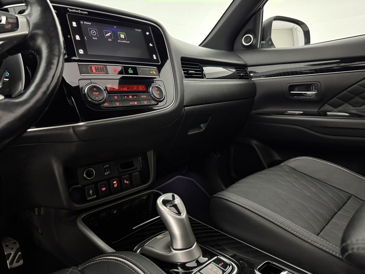 Mitsubishi Outlander 2.4 PHEV 210PK S-Edition | Panoramadak | Parelmoer | 360° | LED | Carplay | Cruisecontrol | Parkeersens.