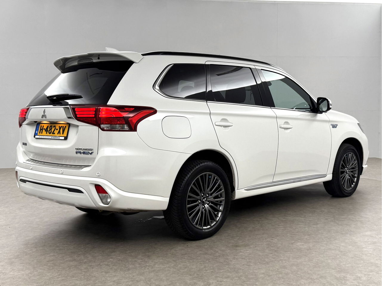 Mitsubishi Outlander 2.4 PHEV 210PK S-Edition | Panoramadak | Parelmoer | 360° | LED | Carplay | Cruisecontrol | Parkeersens.
