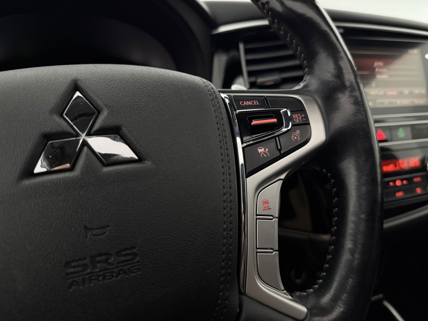 Mitsubishi Outlander 2.4 PHEV 210PK S-Edition 4WD | Pano | Parelmoer | 360° | LED | Carplay | Cruise | Stuur/Stoelverw. l Dodehoek