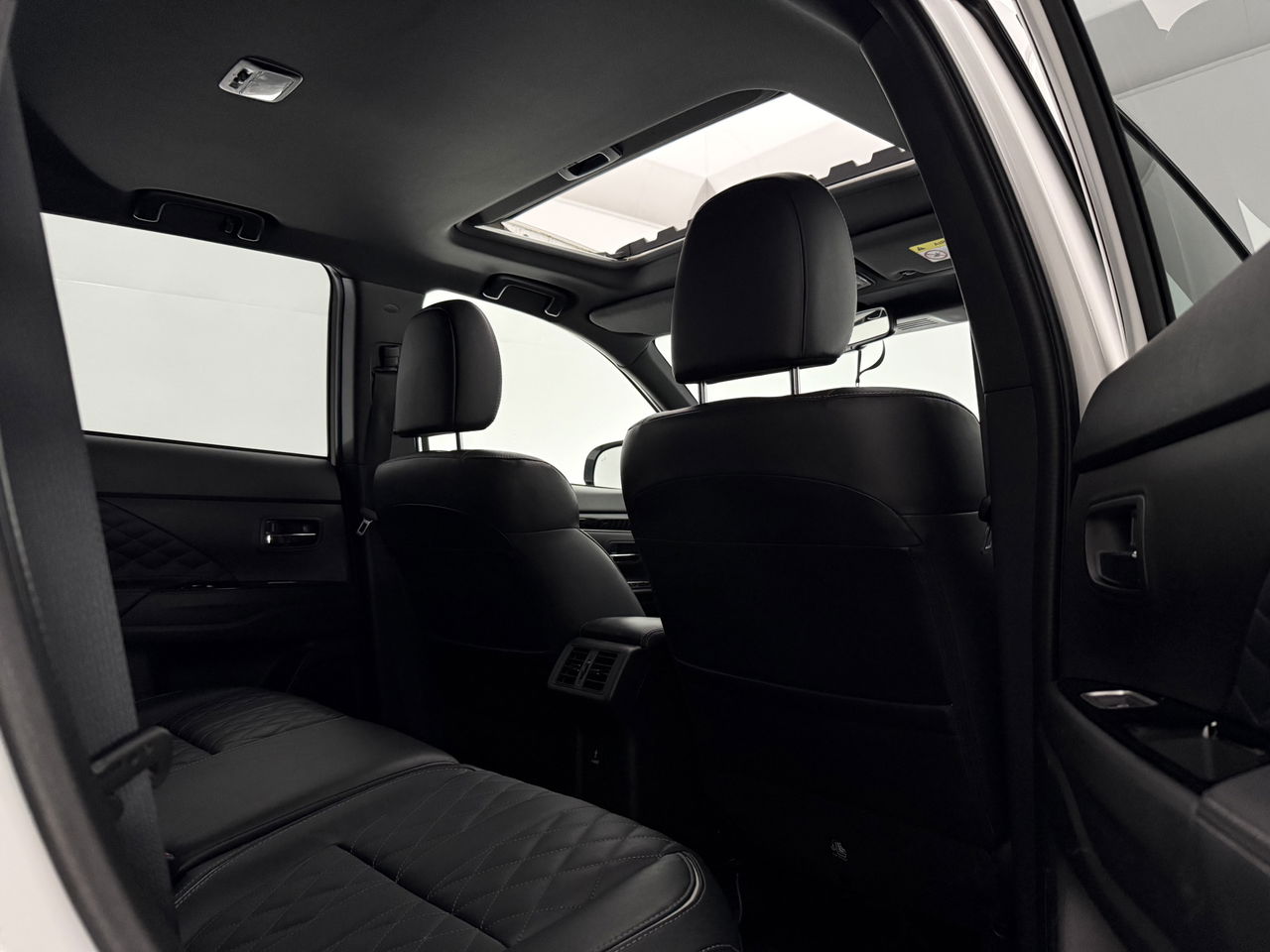 Mitsubishi Outlander 2.4 PHEV 210PK S-Edition | Panoramadak | Parelmoer | 360° | LED | Carplay | Cruisecontrol | Parkeersens.