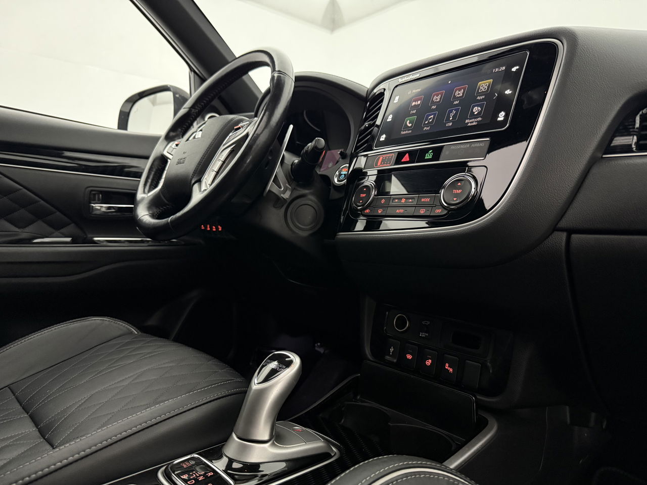 Mitsubishi Outlander 2.4 PHEV 210PK S-Edition | Panoramadak | Parelmoer | 360° | LED | Carplay | Cruisecontrol | Parkeersens.