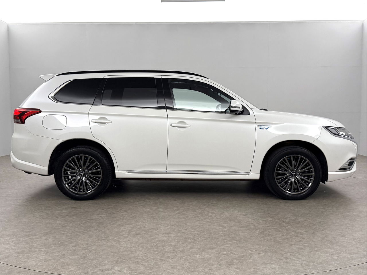 Mitsubishi Outlander 2.4 PHEV 210PK S-Edition | Panoramadak | Parelmoer | 360° | LED | Carplay | Cruisecontrol | Parkeersens.