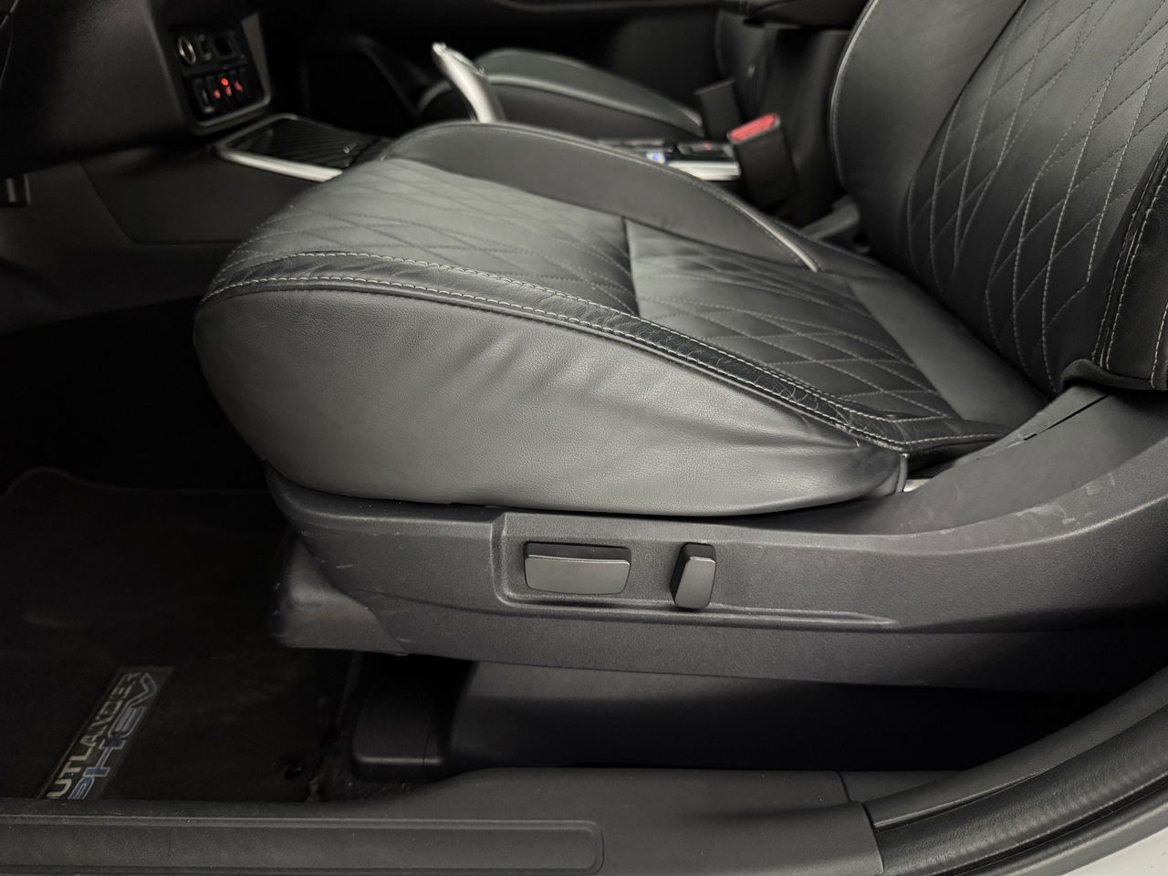 Mitsubishi Outlander 2.4 PHEV 210PK S-Edition | Panoramadak | Parelmoer | 360° | LED | Carplay | Cruisecontrol | Parkeersens.