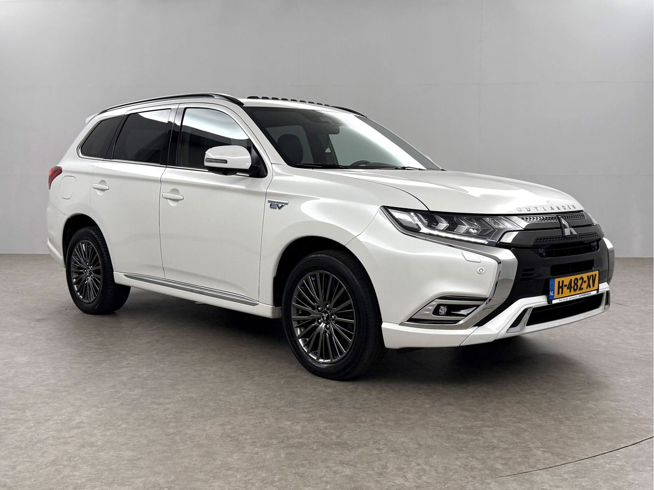 Mitsubishi Outlander 2.4 PHEV 210PK S-Edition | Panoramadak | Parelmoer | 360° | LED | Carplay | Cruisecontrol | Parkeersens.