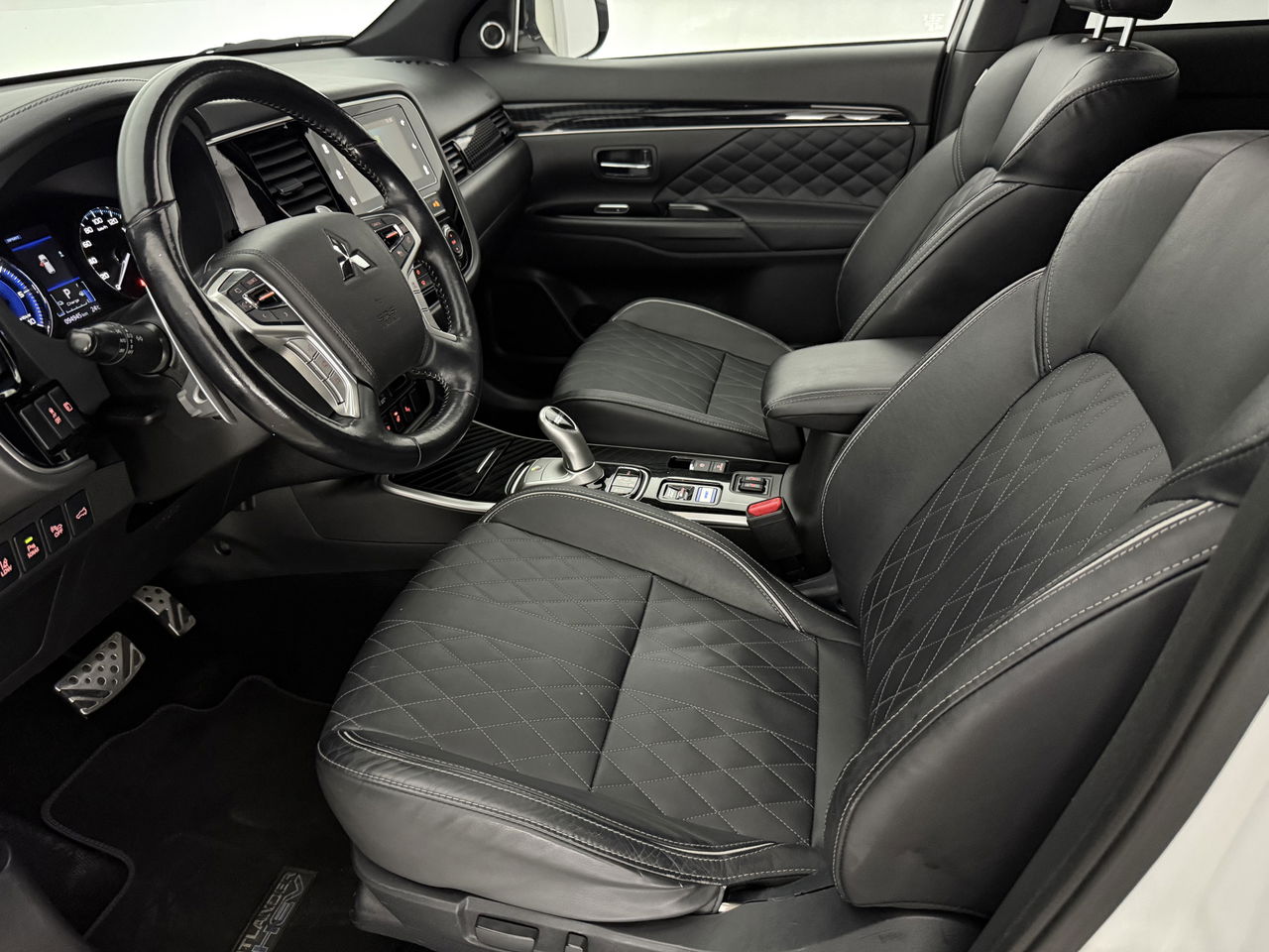 Mitsubishi Outlander 2.4 PHEV 210PK S-Edition | Panoramadak | Parelmoer | 360° | LED | Carplay | Cruisecontrol | Parkeersens.