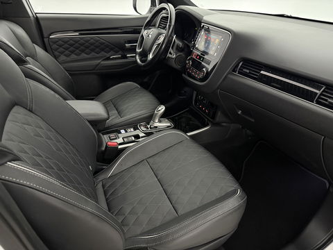 Mitsubishi Outlander 2.4 PHEV 210PK S-Edition 4WD | Pano | Parelmoer | 360° | LED | Carplay | Cruise | Stuur/Stoelverw. l Dodehoek
