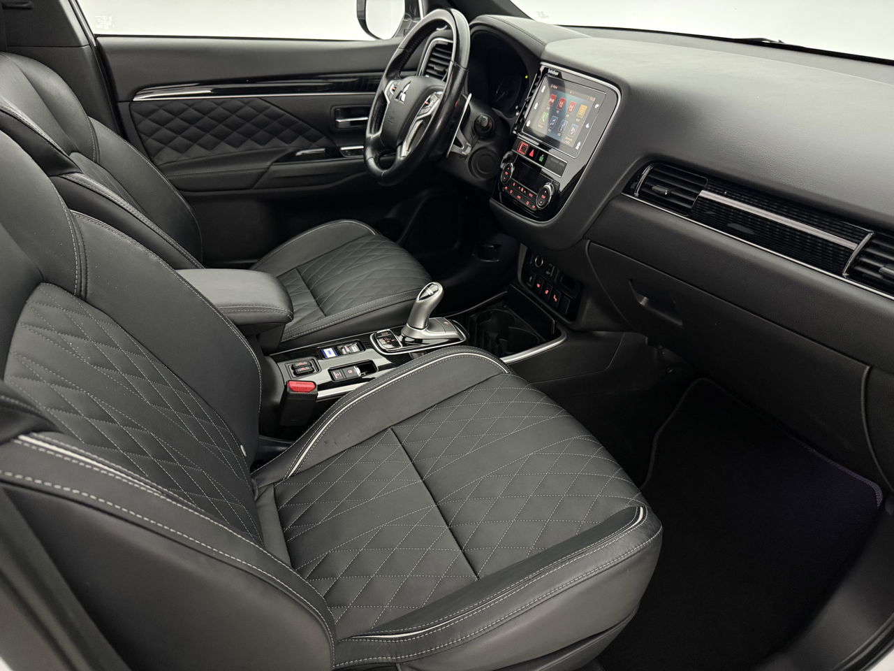 Mitsubishi Outlander 2.4 PHEV 210PK S-Edition | Panoramadak | Parelmoer | 360° | LED | Carplay | Cruisecontrol | Parkeersens.
