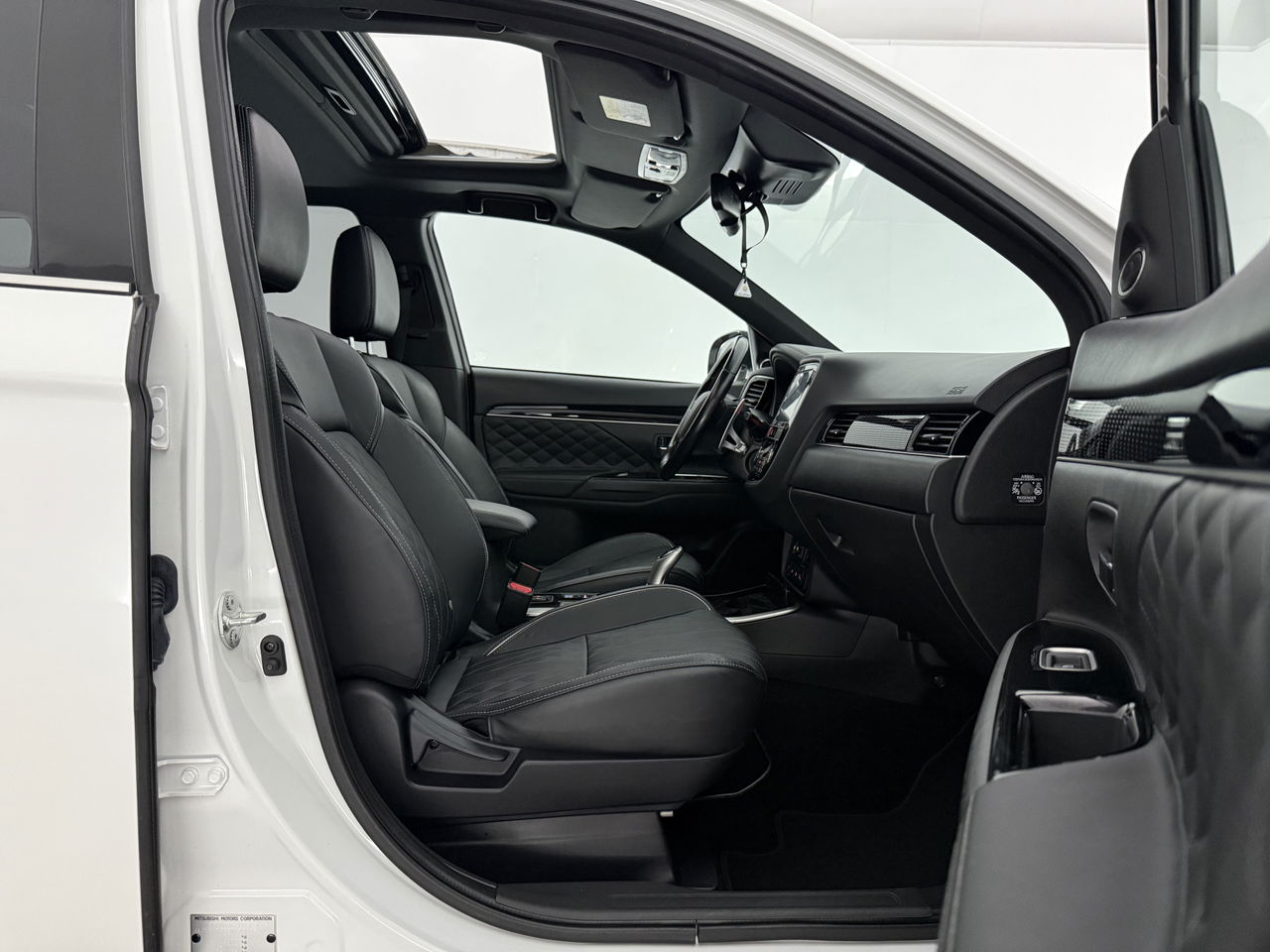 Mitsubishi Outlander 2.4 PHEV 210PK S-Edition | Panoramadak | Parelmoer | 360° | LED | Carplay | Cruisecontrol | Parkeersens.