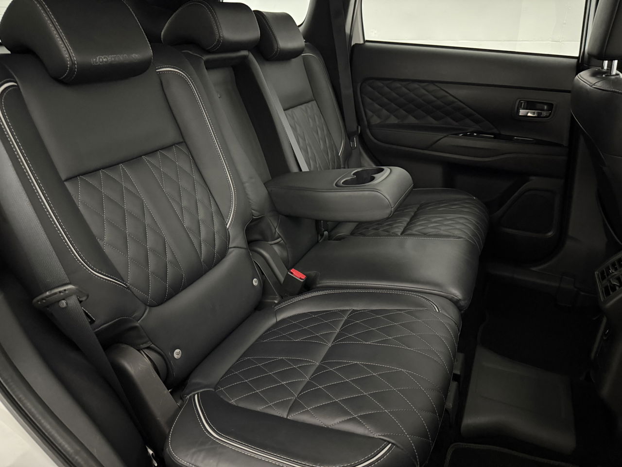 Mitsubishi Outlander 2.4 PHEV 210PK S-Edition | Panoramadak | Parelmoer | 360° | LED | Carplay | Cruisecontrol | Parkeersens.