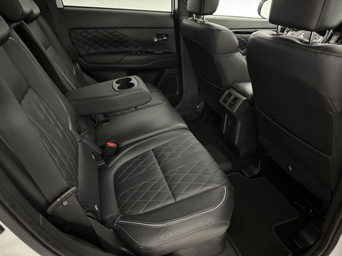 Mitsubishi Outlander 2.4 PHEV 210PK S-Edition 4WD | Pano | Parelmoer | 360° | LED | Carplay | Cruise | Stuur/Stoelverw. l Dodehoek