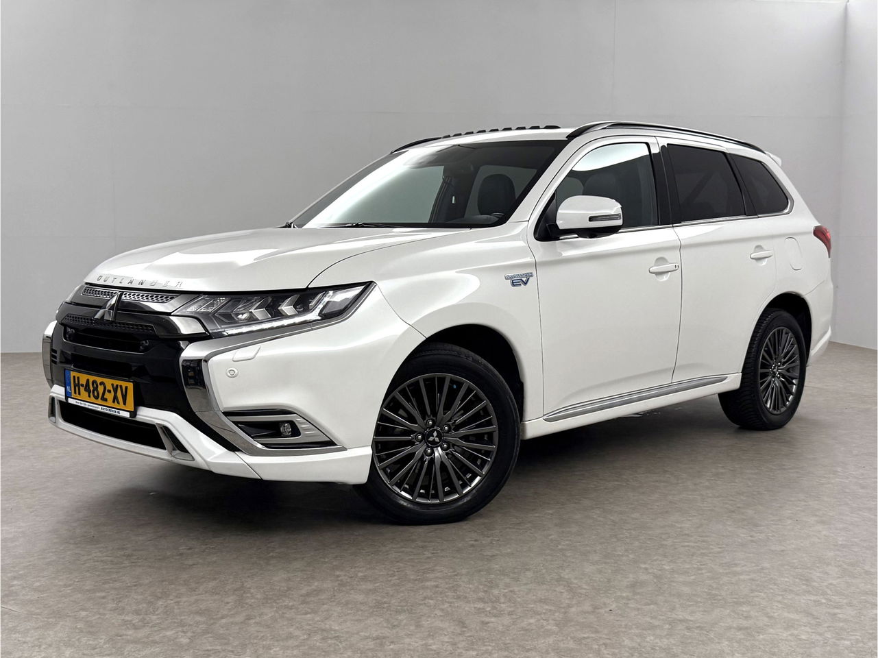 Mitsubishi Outlander 2.4 PHEV 210PK S-Edition | Panoramadak | Parelmoer | 360° | LED | Carplay | Cruisecontrol | Parkeersens.