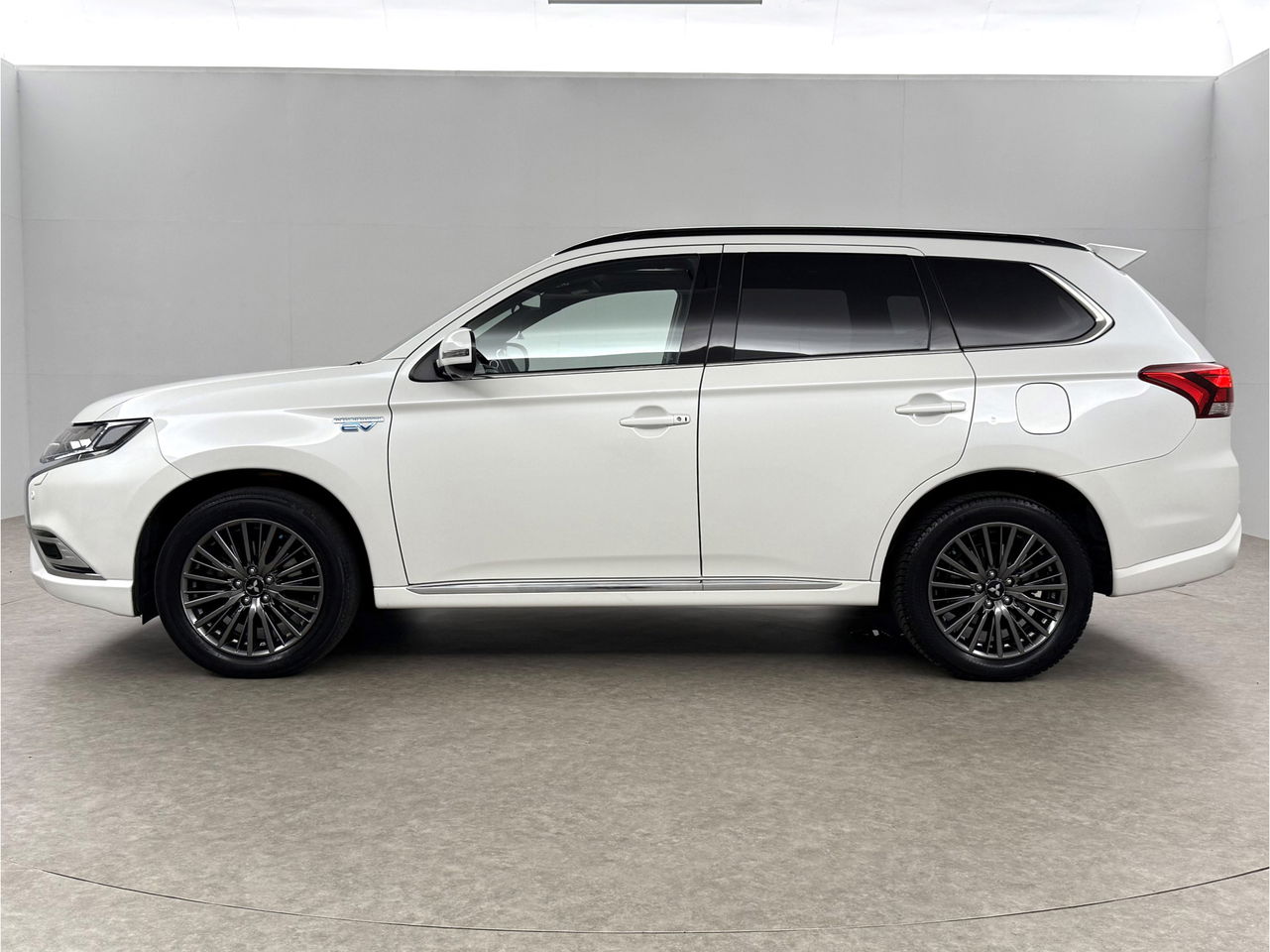 Mitsubishi Outlander 2.4 PHEV 210PK S-Edition | Panoramadak | Parelmoer | 360° | LED | Carplay | Cruisecontrol | Parkeersens.