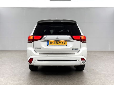 Mitsubishi Outlander 2.4 PHEV 210PK S-Edition 4WD | Pano | Parelmoer | 360° | LED | Carplay | Cruise | Stuur/Stoelverw. l Dodehoek