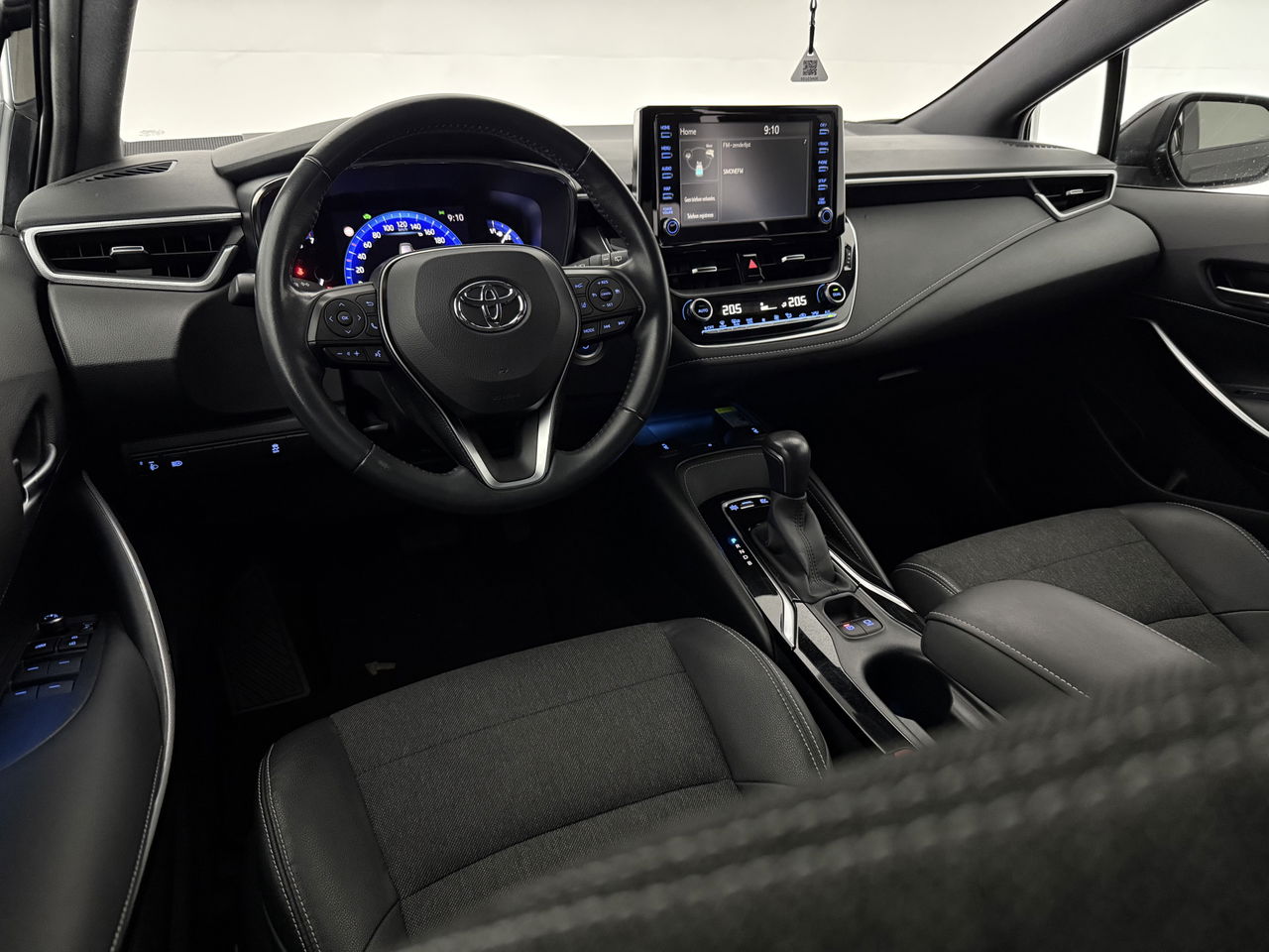 Toyota Corolla 1.8 Hybrid 148PK Business Plus | Camera | Cruisecontrol | LED | Virtual Cockpit | Navigatie | 17"LMV