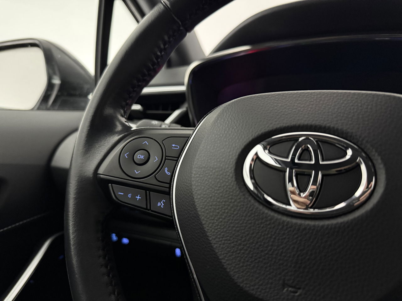 Toyota Corolla 1.8 Hybrid 148PK Business Plus | Camera | Cruisecontrol | LED | Virtual Cockpit | Navigatie | 17"LMV