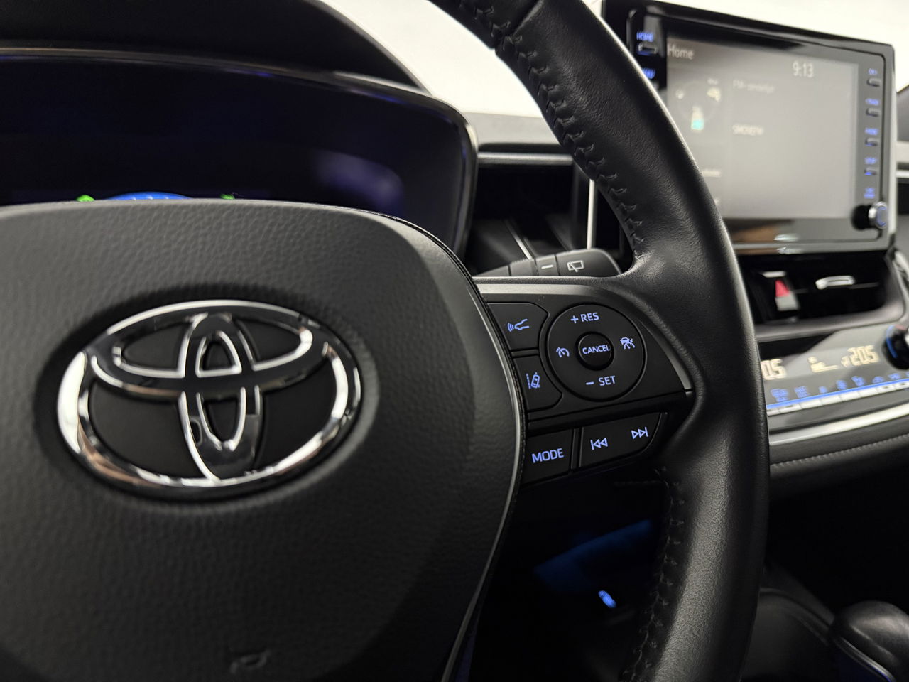 Toyota Corolla 1.8 Hybrid 148PK Business Plus | Camera | Cruisecontrol | LED | Virtual Cockpit | Navigatie | 17"LMV
