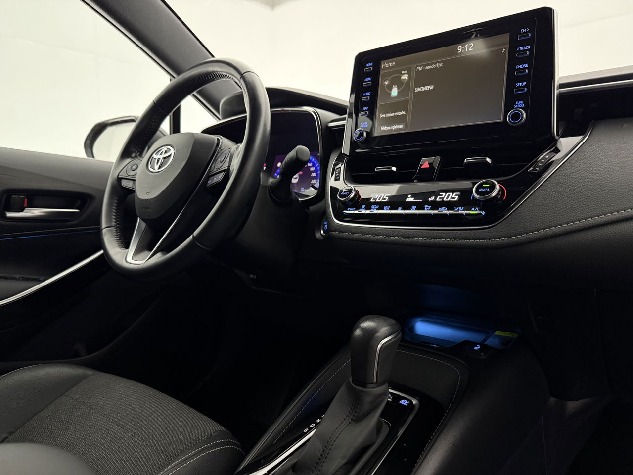 Toyota Corolla 1.8 Hybrid 148PK Business Plus | Camera | Cruisecontrol | LED | Virtual Cockpit | Navigatie | 17"LMV