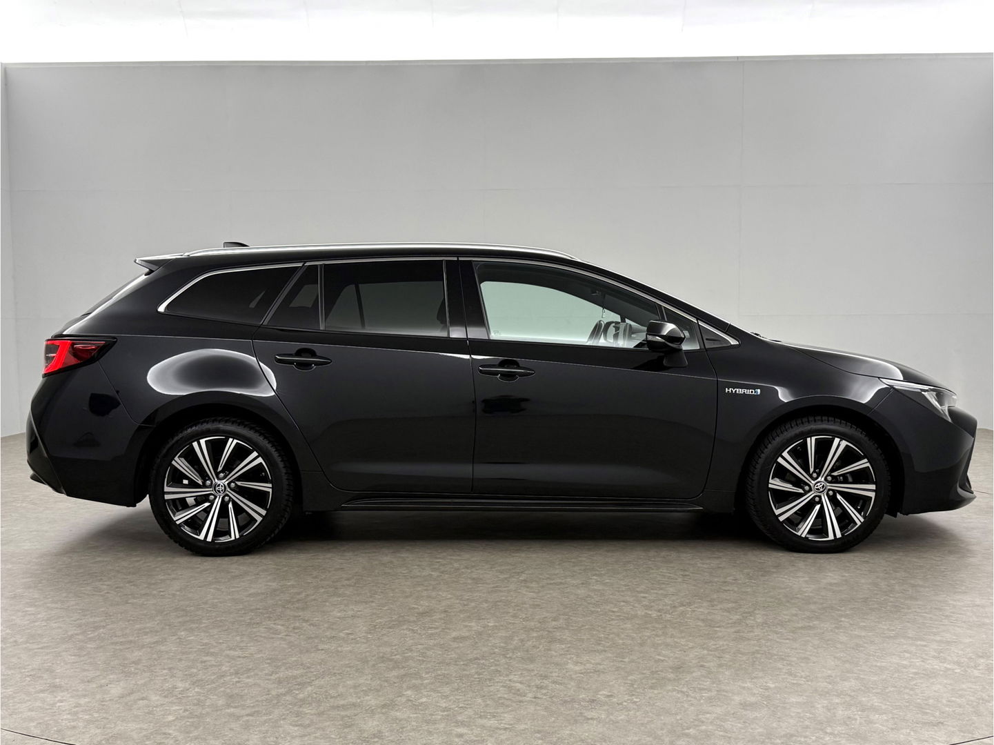 Toyota Corolla 1.8 Hybrid 148PK Business Plus | Camera | Cruise | LED | Virtual l | Navigatie | NAP