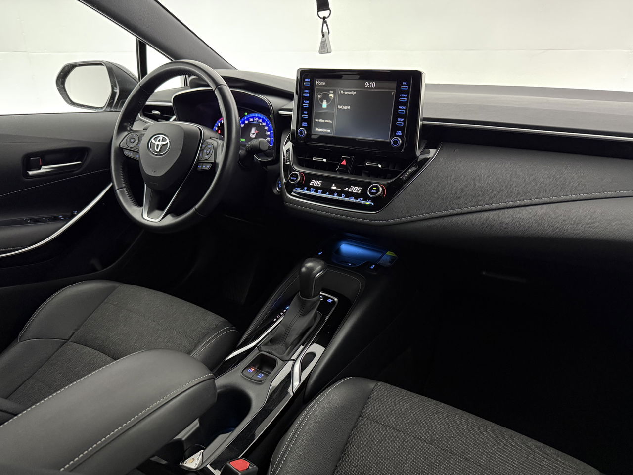 Toyota Corolla 1.8 Hybrid 148PK Business Plus | Camera | Cruisecontrol | LED | Virtual Cockpit | Navigatie | 17"LMV